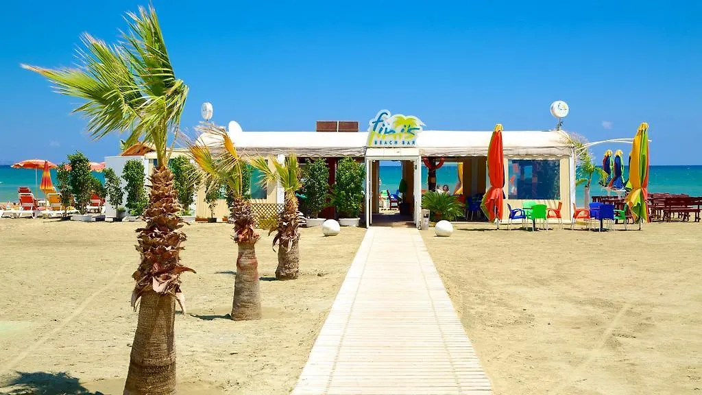 Апартаменты Cozy Holiday Flat In Larnaca Near Foinikoudes