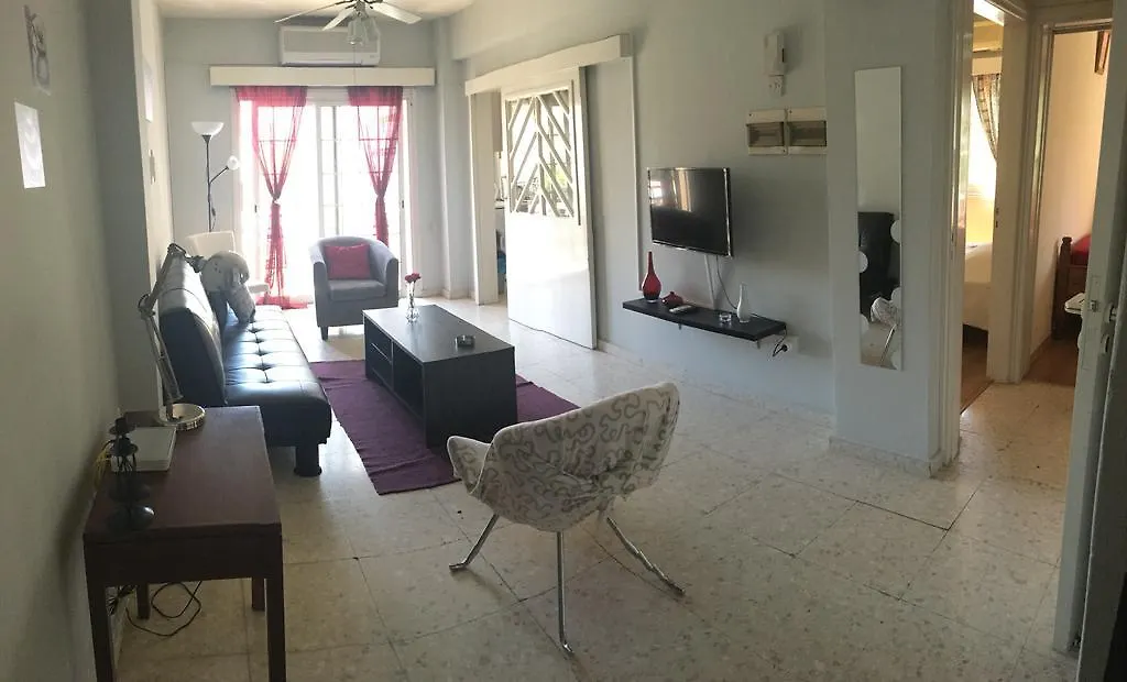 Апартаменты Cozy Holiday Flat In Larnaca Near Foinikoudes