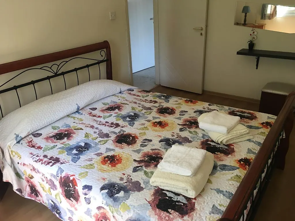 Апартаменты Cozy Holiday Flat In Larnaca Near Foinikoudes Кипр