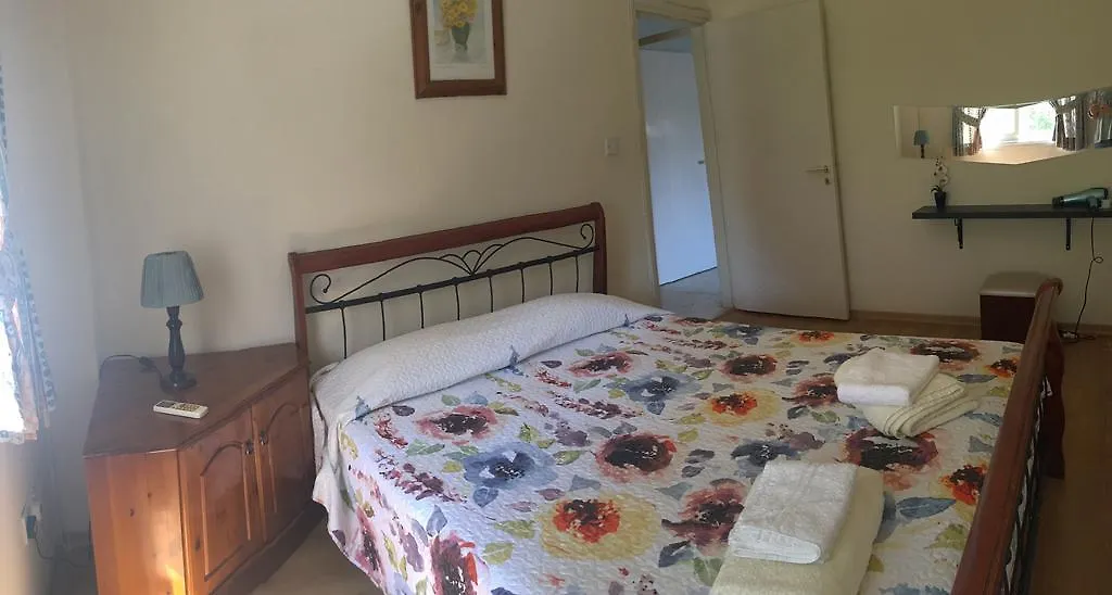 Апартаменты Cozy Holiday Flat In Larnaca Near Foinikoudes
